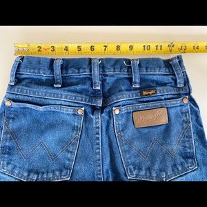 SOLD! Vintage wrangler jeans 28